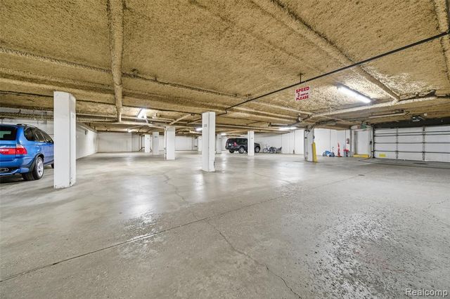 19710 W 13 Mile Road 108, Beverly Hills, MI 48025