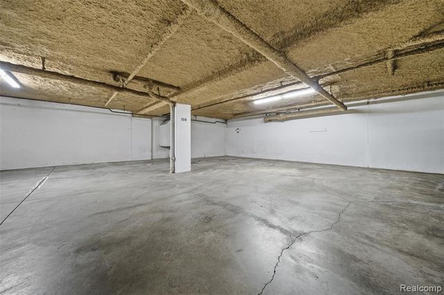 19710 W 13 Mile Road 108, Beverly Hills, MI 48025