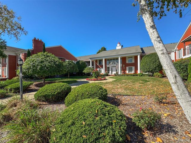 19710 W 13 Mile Road 108, Beverly Hills, MI 48025