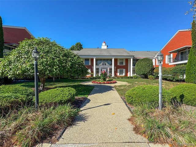 19710 W 13 Mile Road 108, Beverly Hills, MI 48025