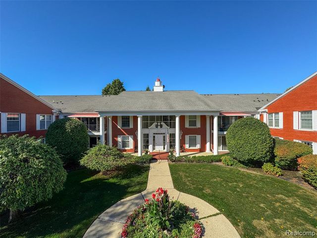 19710 W 13 Mile Road 108, Beverly Hills, MI 48025