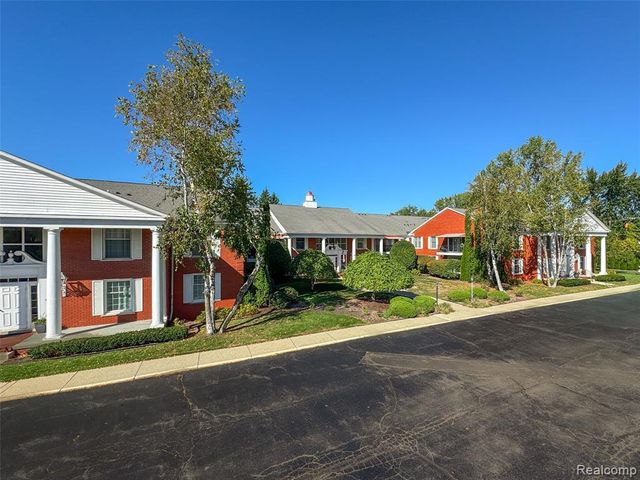 19710 W 13 Mile Road 108, Beverly Hills, MI 48025