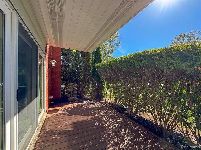 19710 W 13 Mile Road 108, Beverly Hills, MI 48025