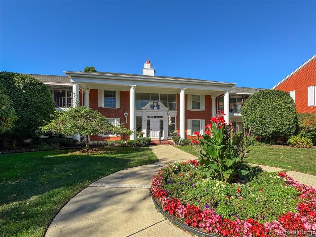 19710 W 13 Mile Road 108, Beverly Hills, MI 48025