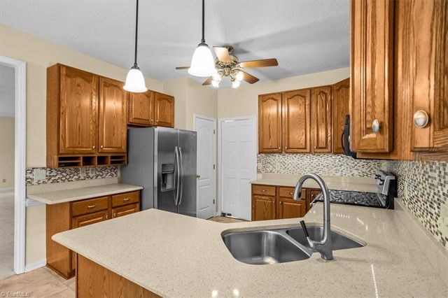 6101 Oak Glenn Court, Summerfield, NC 27358