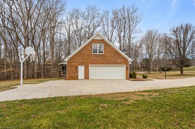 6101 Oak Glenn Court, Summerfield, NC 27358