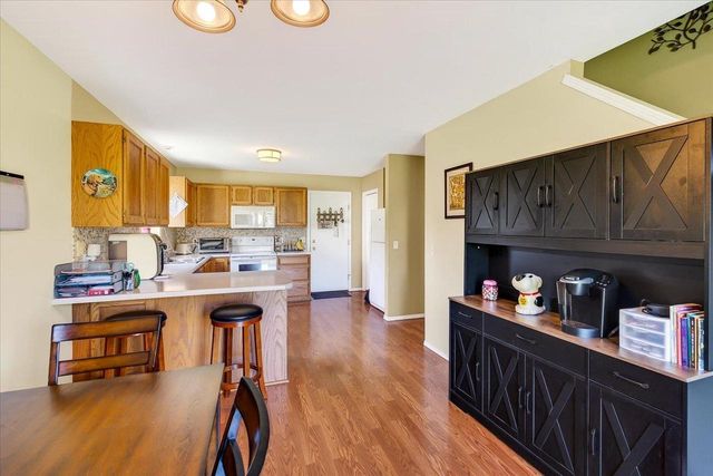 823 Vista Ridge Drive, Mount Horeb, WI 53572
