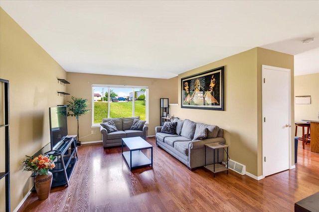 823 Vista Ridge Drive, Mount Horeb, WI 53572