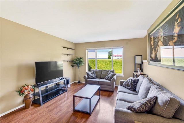 823 Vista Ridge Drive, Mount Horeb, WI 53572