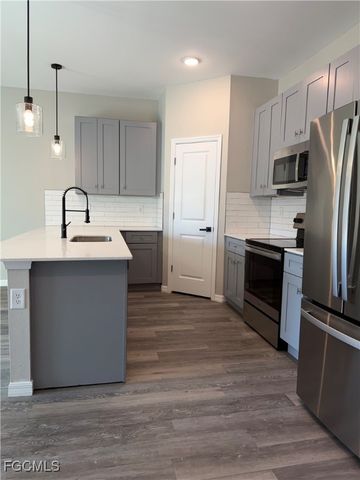 5207 30th ST SW, Lehigh Acres, FL 33973