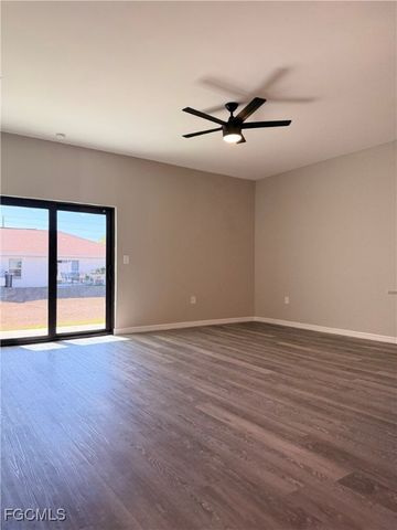 5207 30th ST SW, Lehigh Acres, FL 33973