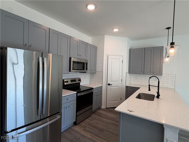 5207 30th ST SW, Lehigh Acres, FL 33973