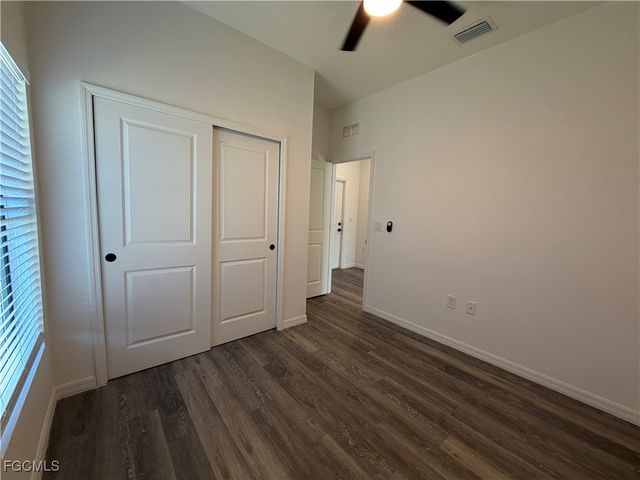 5207 30th ST SW, Lehigh Acres, FL 33973