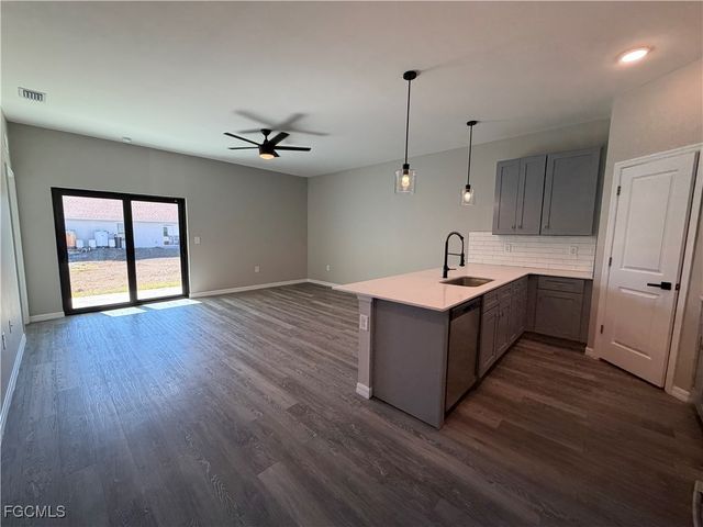 5207 30th ST SW, Lehigh Acres, FL 33973