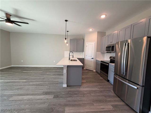 5207 30th ST SW, Lehigh Acres, FL 33973