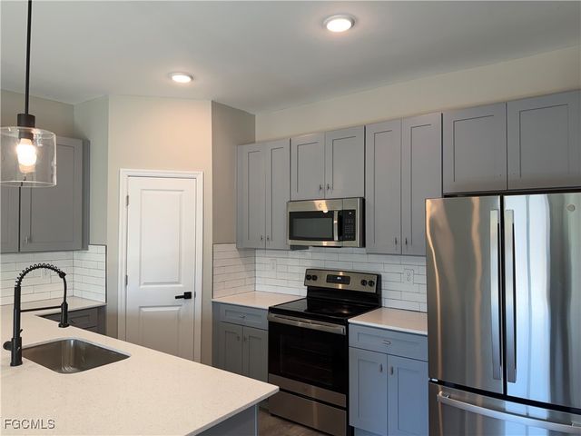 5207 30th ST SW, Lehigh Acres, FL 33973