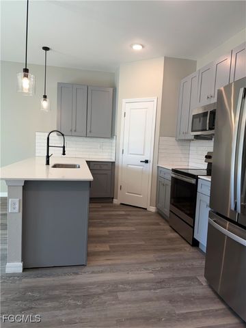 5207 30th ST SW, Lehigh Acres, FL 33973