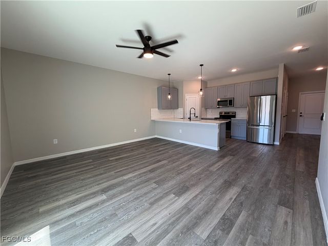 5207 30th ST SW, Lehigh Acres, FL 33973