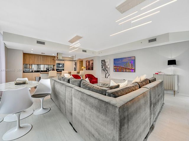 1000 Brickell Plz 3402, Miami, FL 33131