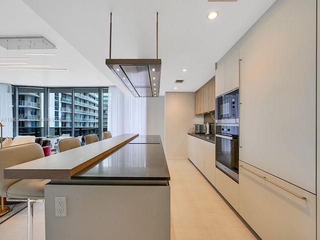 1000 Brickell Plz 3402, Miami, FL 33131