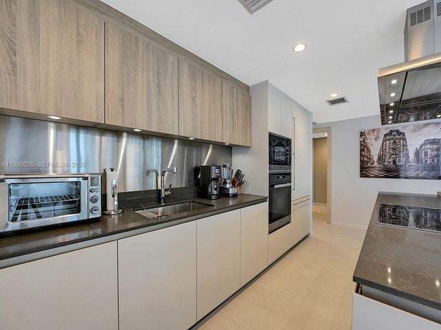 1000 Brickell Plz 3402, Miami, FL 33131