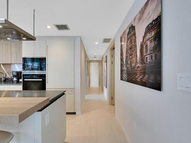 1000 Brickell Plz 3402, Miami, FL 33131