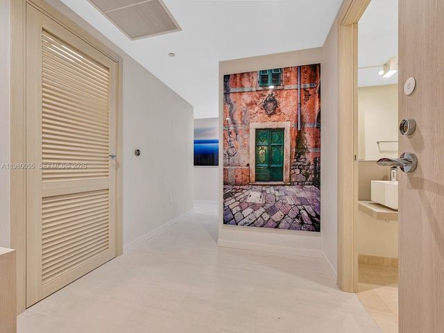 1000 Brickell Plz 3402, Miami, FL 33131