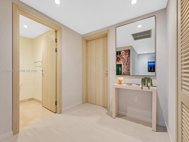 1000 Brickell Plz 3402, Miami, FL 33131