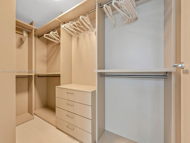 1000 Brickell Plz 3402, Miami, FL 33131