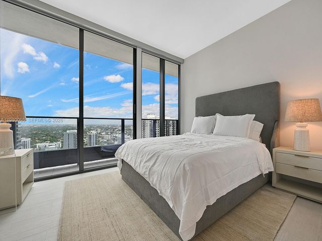 1000 Brickell Plz 3402, Miami, FL 33131
