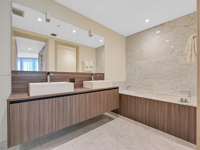 1000 Brickell Plz 3402, Miami, FL 33131