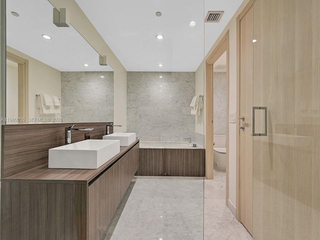 1000 Brickell Plz 3402, Miami, FL 33131