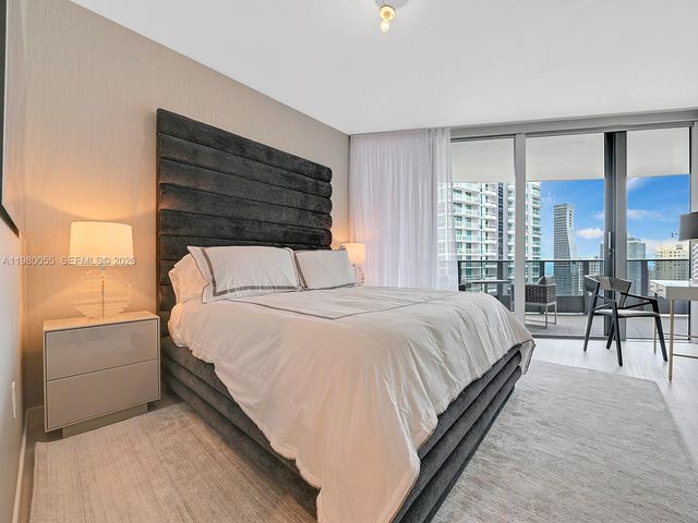 1000 Brickell Plz 3402, Miami, FL 33131