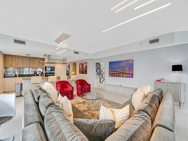 1000 Brickell Plz 3402, Miami, FL 33131
