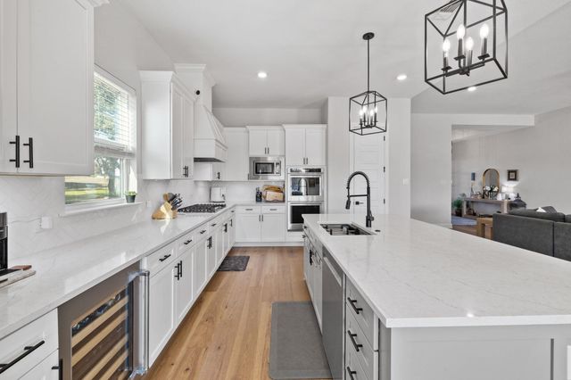 225 Spicewood Trails DR, Spicewood, TX 78669