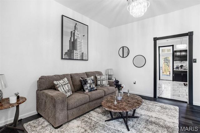 2845 Chippewa Street, St Louis, MO 63118