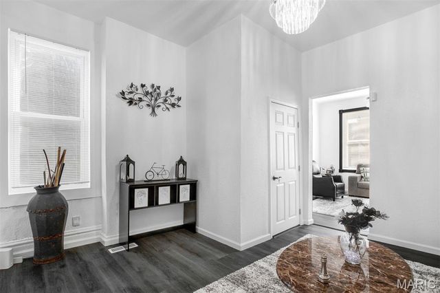 2845 Chippewa Street, St Louis, MO 63118