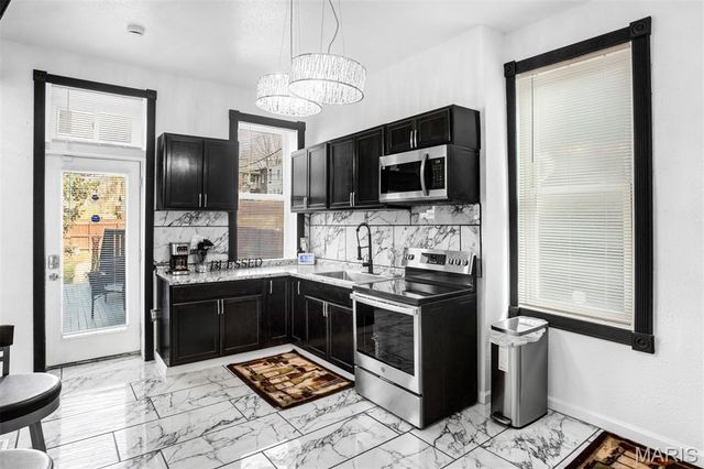 2845 Chippewa Street, St Louis, MO 63118