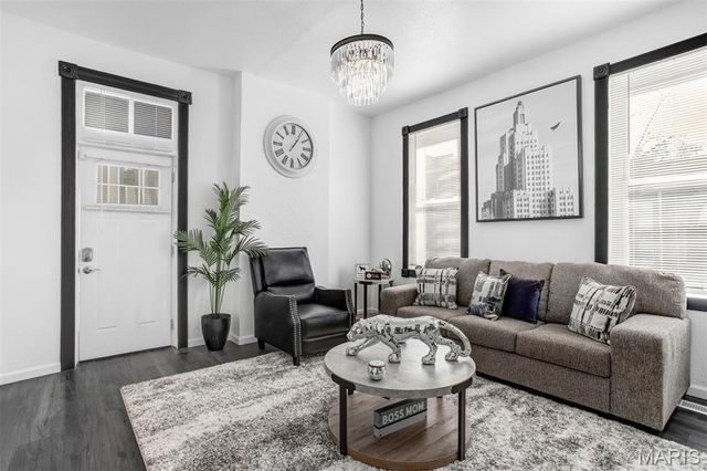 2845 Chippewa Street, St Louis, MO 63118