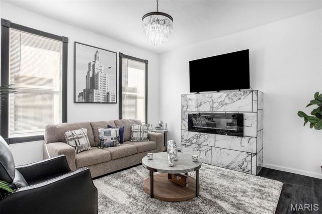 2845 Chippewa Street, St Louis, MO 63118