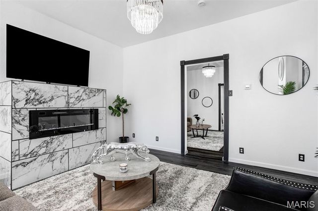 2845 Chippewa Street, St Louis, MO 63118