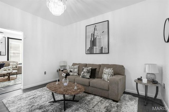 2845 Chippewa Street, St Louis, MO 63118