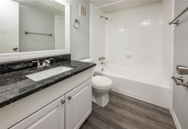 1860 PHILLIPPI SHORES DRIVE 7A, Sarasota, FL 34231