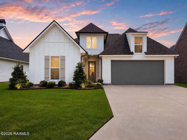 102 Windy Feather Drive, Broussard, LA 70518