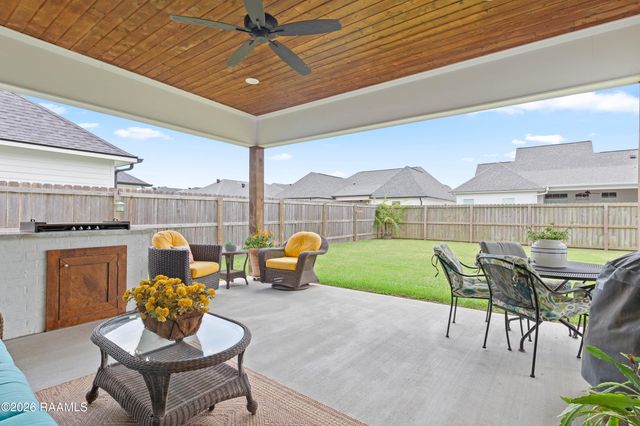 102 Windy Feather Drive, Broussard, LA 70518