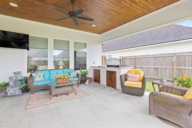 102 Windy Feather Drive, Broussard, LA 70518