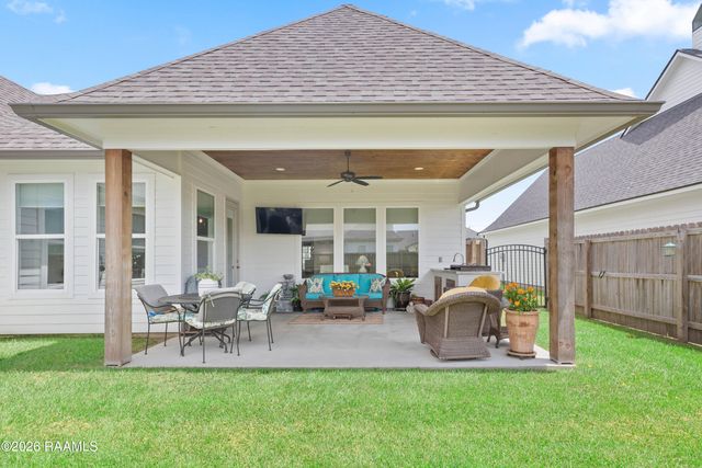 102 Windy Feather Drive, Broussard, LA 70518
