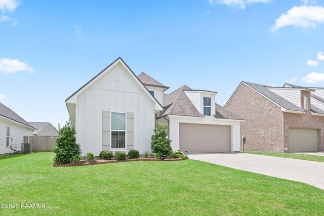 102 Windy Feather Drive, Broussard, LA 70518