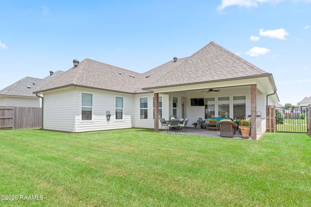102 Windy Feather Drive, Broussard, LA 70518