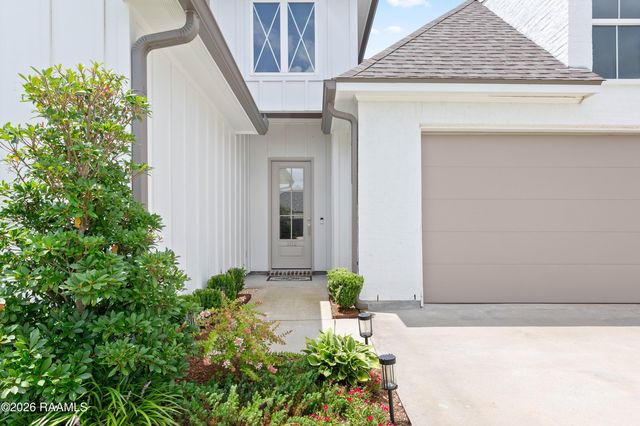 102 Windy Feather Drive, Broussard, LA 70518
